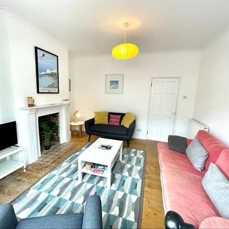 *Family Home In Mumbles. Close To The Beach* Εξωτερικό φωτογραφία