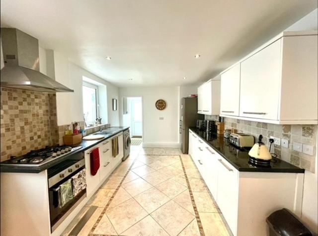 *Family Home In Mumbles. Close To The Beach* Εξωτερικό φωτογραφία