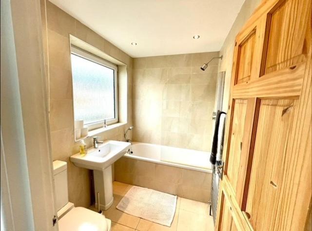 *Family Home In Mumbles. Close To The Beach* Εξωτερικό φωτογραφία